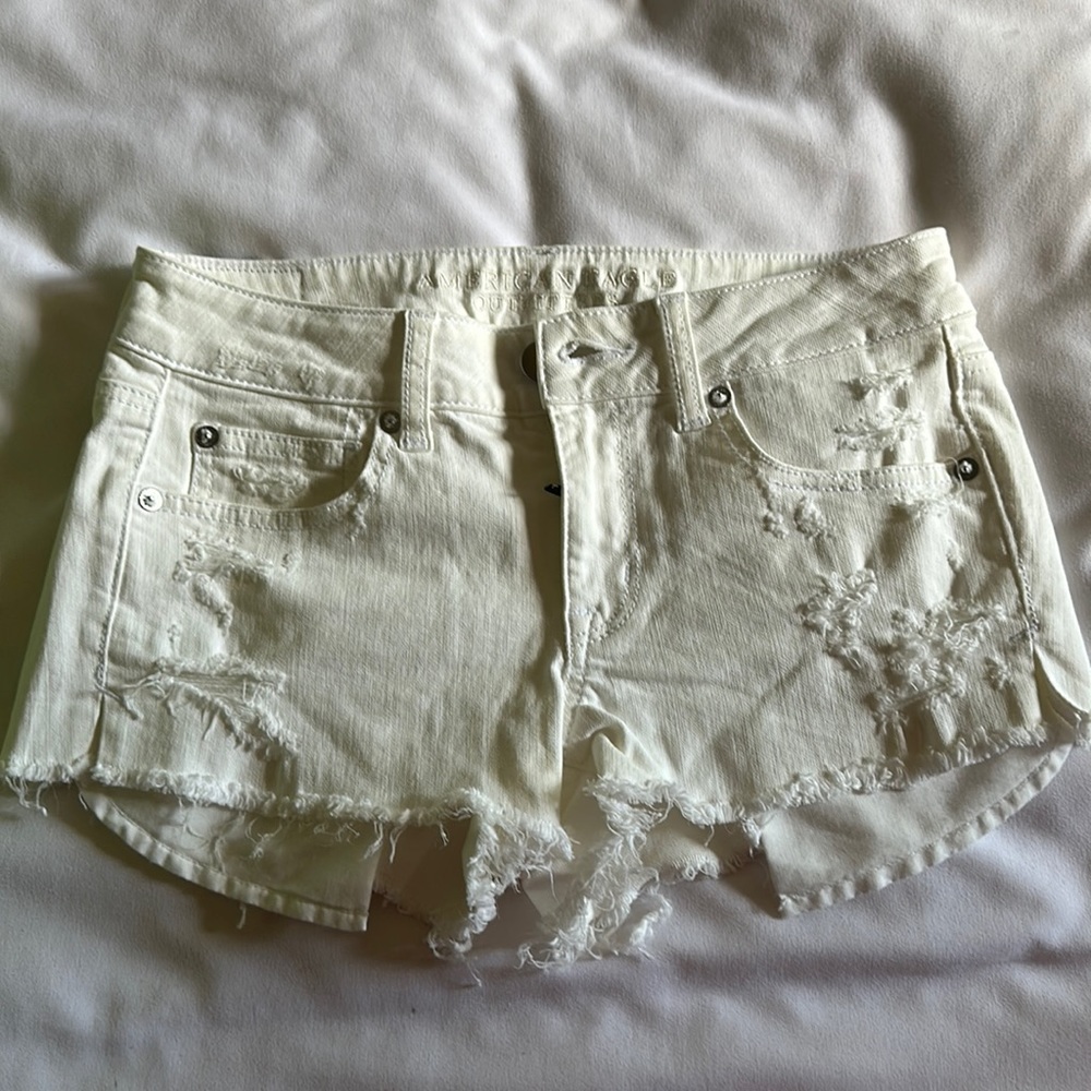 American eagle white distressed jean shorts size 4